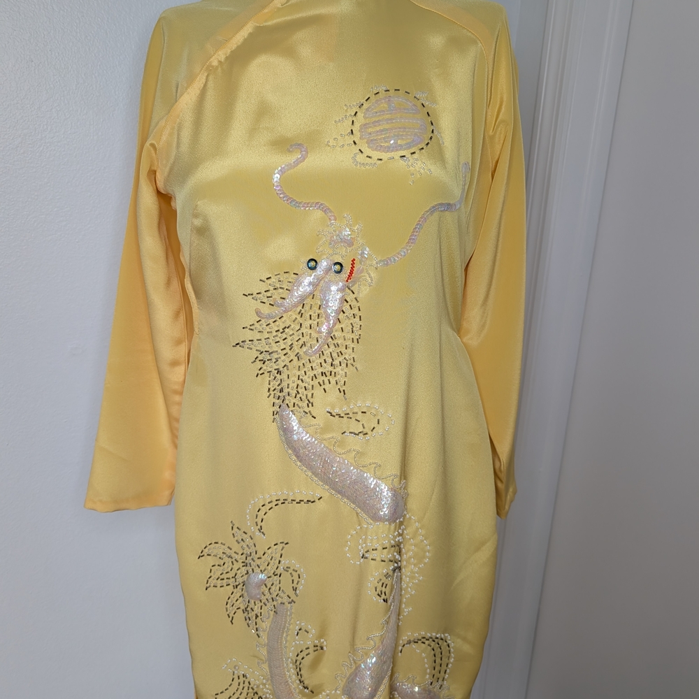 Vintage 60s/70s Hostess Tunic with Dragon Sequin Detailing. 